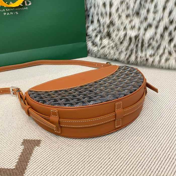 Yupoo BagTypeTote Half moon shaped shoulder bag with a spacious opening Brown 01A