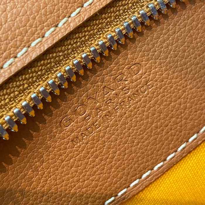 Yupoo BagTypeTote Half moon shaped shoulder bag with a spacious opening Brown 01A