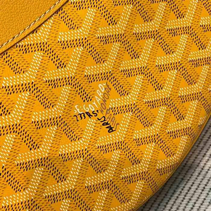 Yupoo BagTypeTote Small shoulder bag with curved design Beige 01A