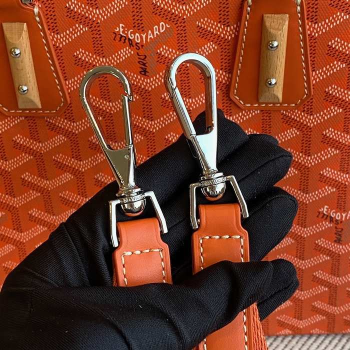 Yupoo BagTypeTote Small structured handbag with dual handles and a detachable strap Brown 01A