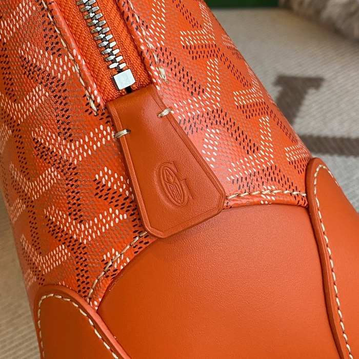 Yupoo BagTypeTote Small structured handbag with dual handles and a detachable strap Brown 01A