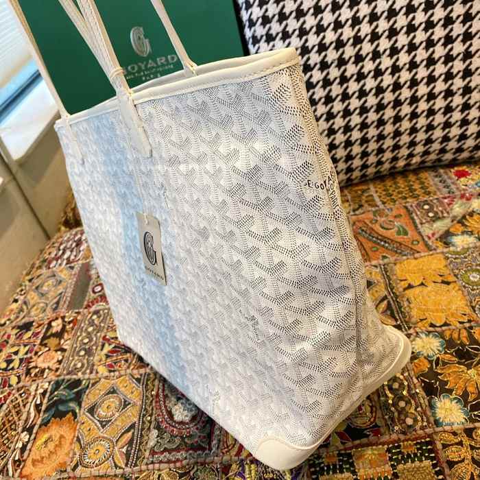 Yupoo BagTypeTote Spacious and Elegant Tote Beige 01A