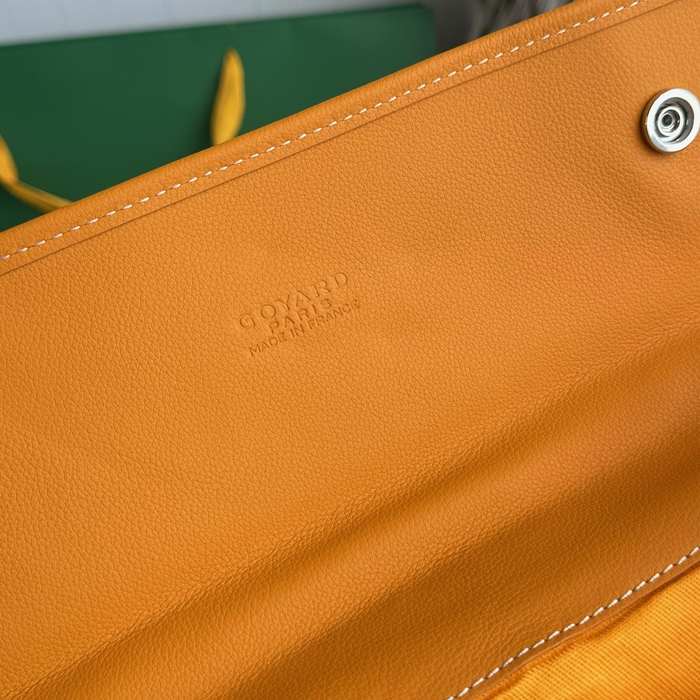 Yupoo BagTypeTote Structured Tote with sleek finish Brown 01A