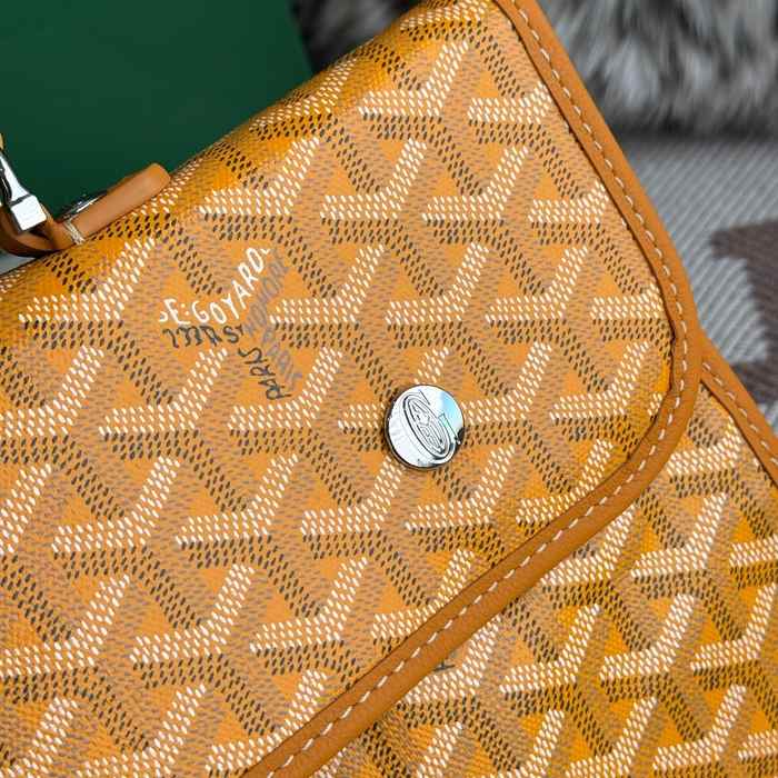 Yupoo BagTypeTote Structured Tote with sleek finish Brown 01A