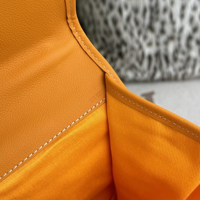 Yupoo BagTypeTote Structured Tote with sleek finish Brown 01A