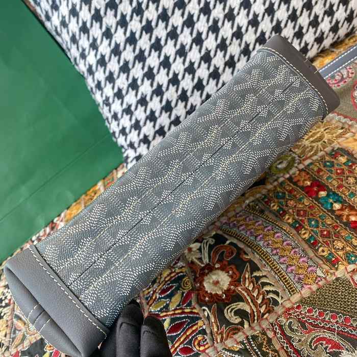 Yupoo BagTypeTote Stylish and Functional Tote with modern design Grey 01A