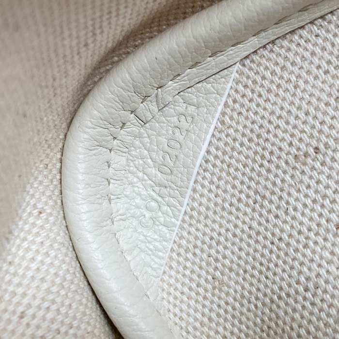 Yupoo BagTypeTote Stylish and spacious tote bag White 01A