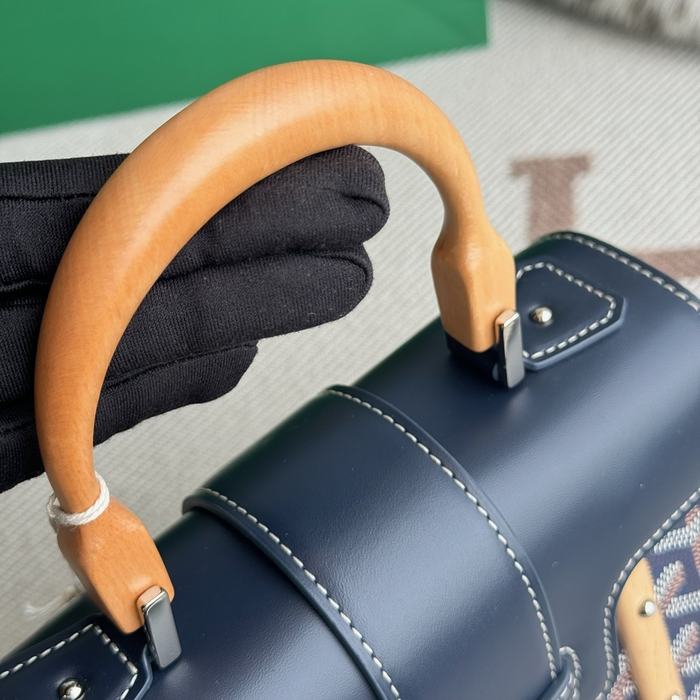 Yupoo BagTypeTote Stylish mini tote with contrasting accents Navy 01A