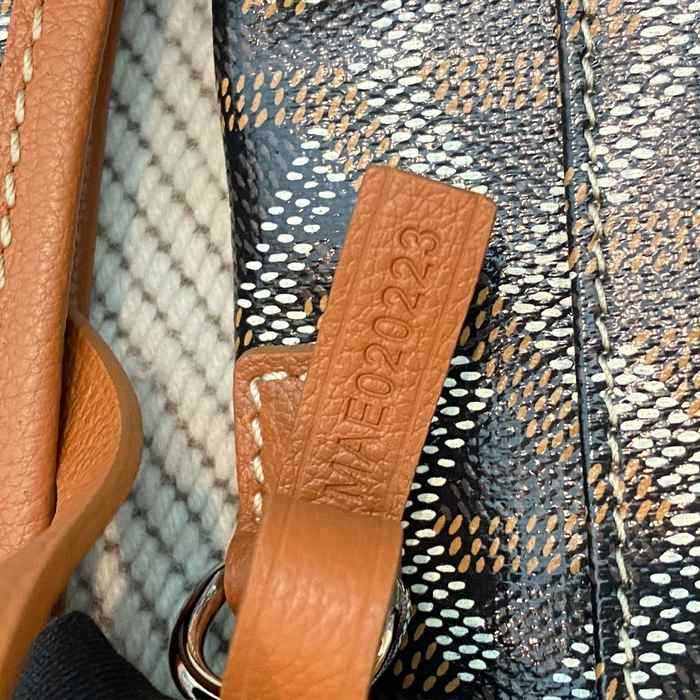 Yupoo BagTypeTote Stylish tote with a spacious design Brown 01A