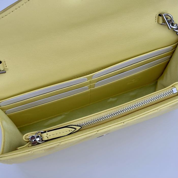 Gucci BagTypeTote large and spacious tote with durable material Brown 01A