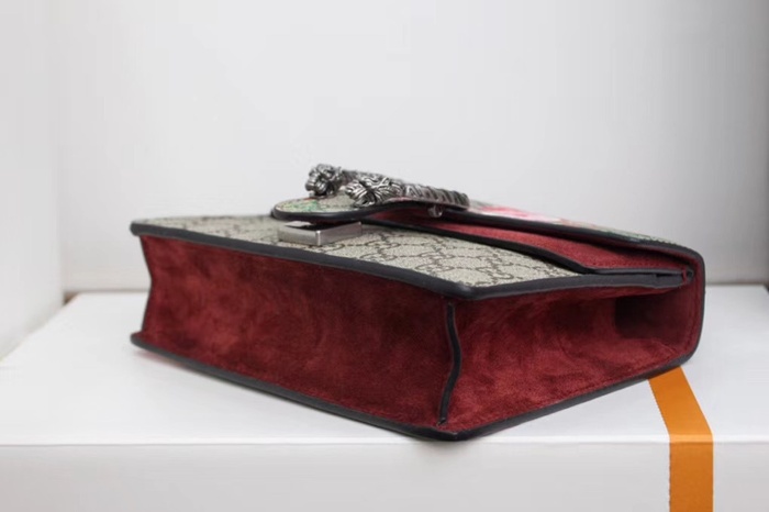 Gucci BagTypeTote Canvas Tote bag with structured features Beige 01A