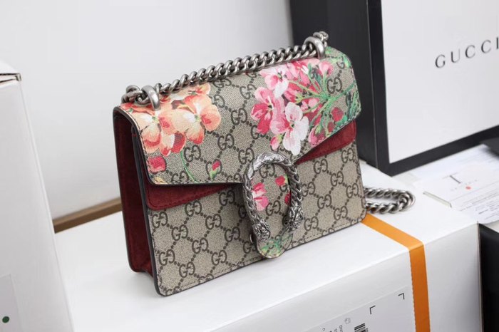 Gucci BagTypeTote Canvas Tote bag with structured features Beige 01A