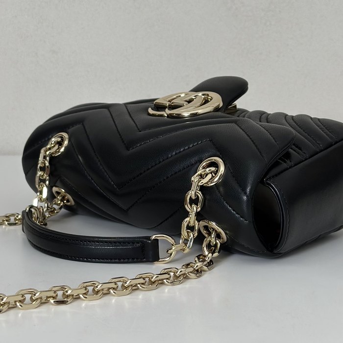 Gucci BagTypeTote Chevron Quilted Leather Black 01A