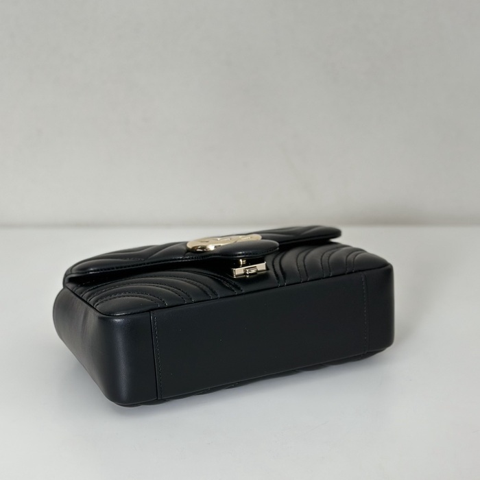 Gucci BagTypeTote Chevron Quilted Leather Black 01A