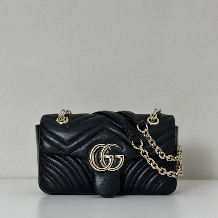 Gucci BagTypeTote Chevron Quilted Leather Black 01A