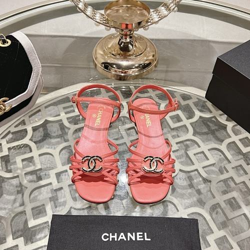 Gucci BagTypeTote Chevron design with colorful accents Tan 01A