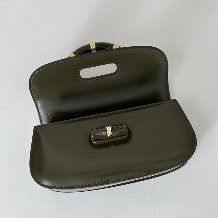 Gucci BagTypeTote Chic Leather Tote with Unique Handle Green 01A