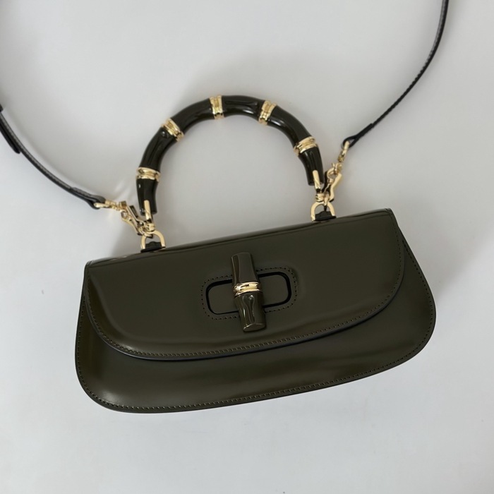 Gucci BagTypeTote Chic Leather Tote with Unique Handle Green 01A