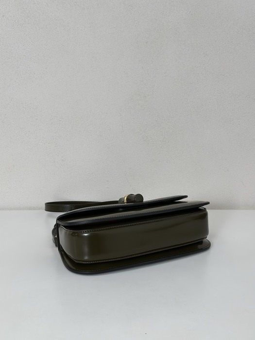 Gucci BagTypeTote Chic Leather Tote with Unique Handle Green 01A