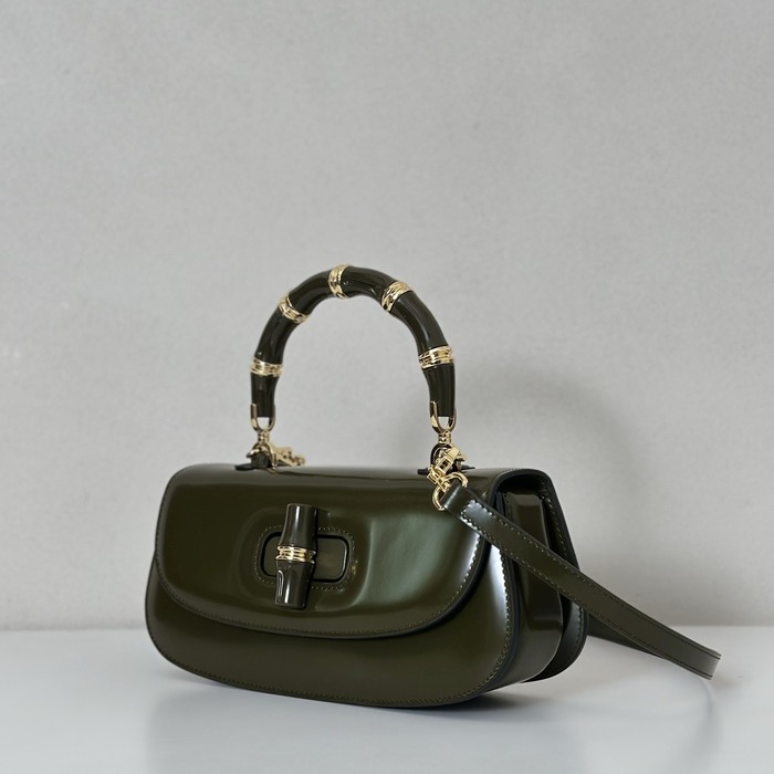 Gucci BagTypeTote Chic Leather Tote with Unique Handle Green 01A