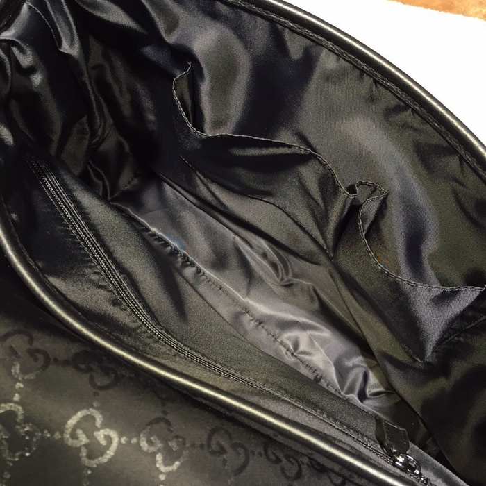 Gucci BagTypeTote Leather messenger bag with clasp Black 01A