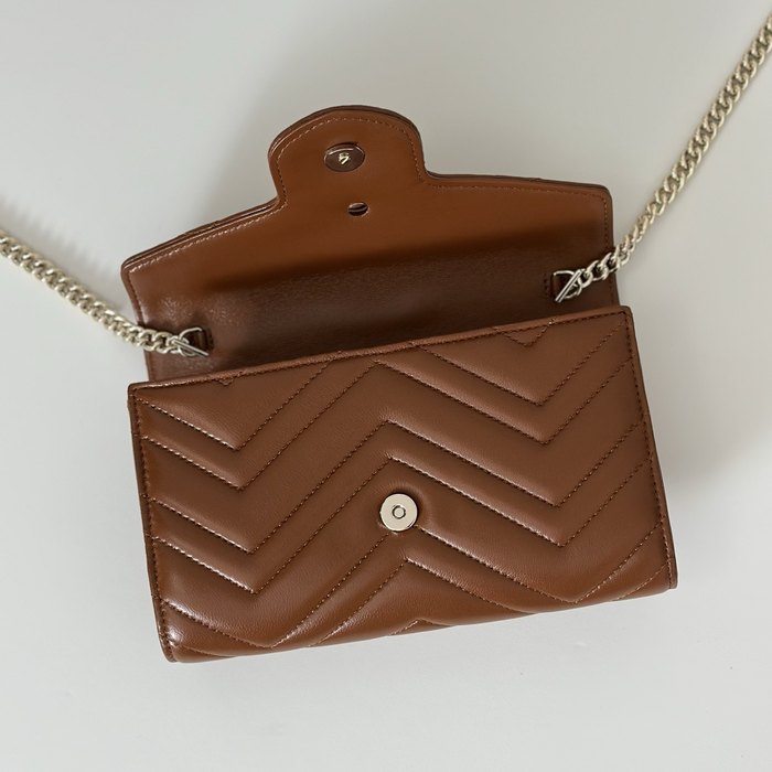 Gucci BagTypeTote Quilted Chain Detail Brown 01A