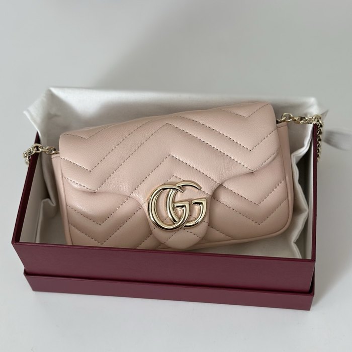 Gucci BagTypeTote Quilted Chain Wallet Beige 01A