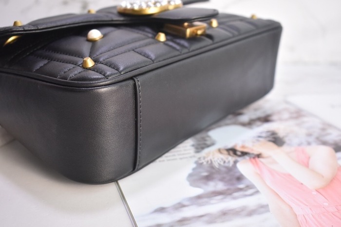 Gucci BagTypeTote Quilted Leather Design Black 01A 3