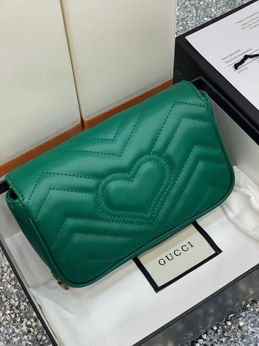 Gucci BagTypeTote Quilted Leather Tote with Chain Strap Black 01A 2