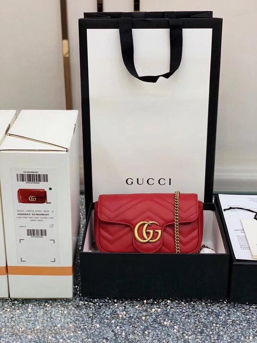 Gucci BagTypeTote Quilted Leather Tote with Chain Strap Black 01A 2