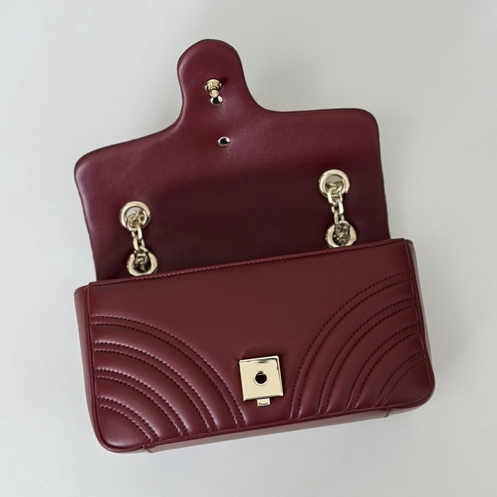 Gucci BagTypeTote Quilted Leather Tote with Chain Strap Burgundy 01A