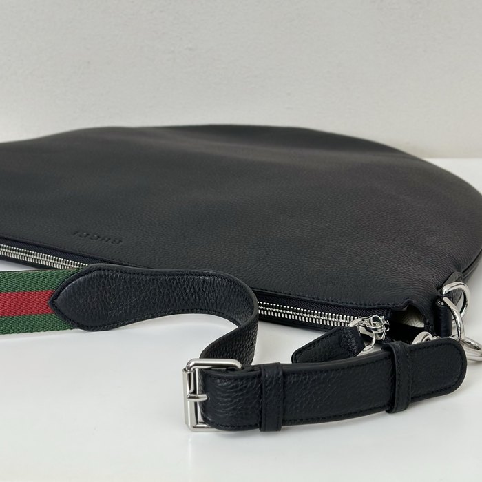 Gucci BagTypeTote Soft Curved Design Tote Black 01A