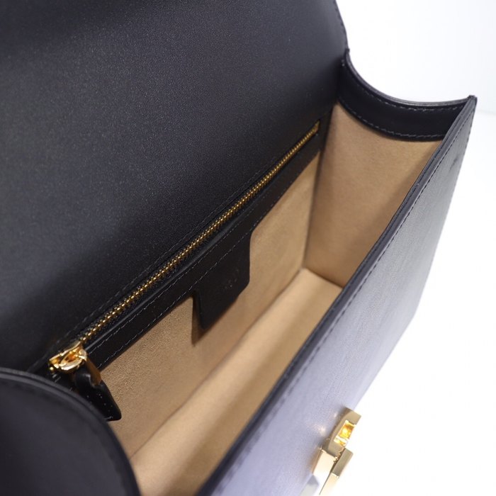 Gucci BagTypeTote Stylish leather tote with elegant hardware Black 01A