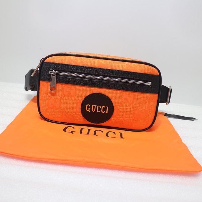 Gucci BagTypeTote bag with zipper and adjustable strap Black 01A
