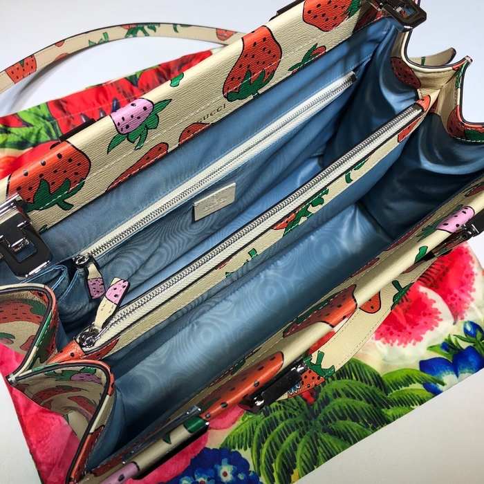 Gucci BagTypeTote canvas tote with playful strawberry print Beige 01A