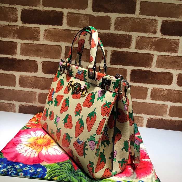 Gucci BagTypeTote canvas tote with playful strawberry print Beige 01A
