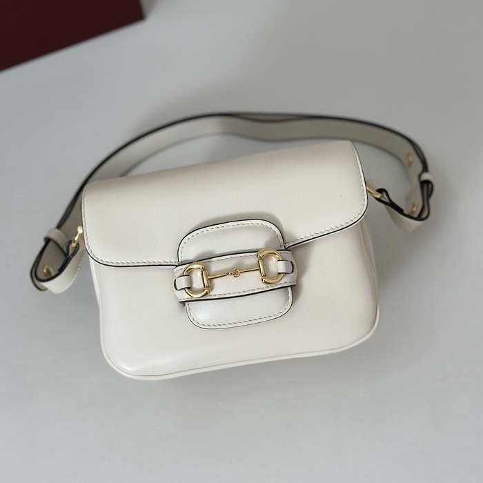 Gucci BagTypeTote compact bag with elegant design White 01A