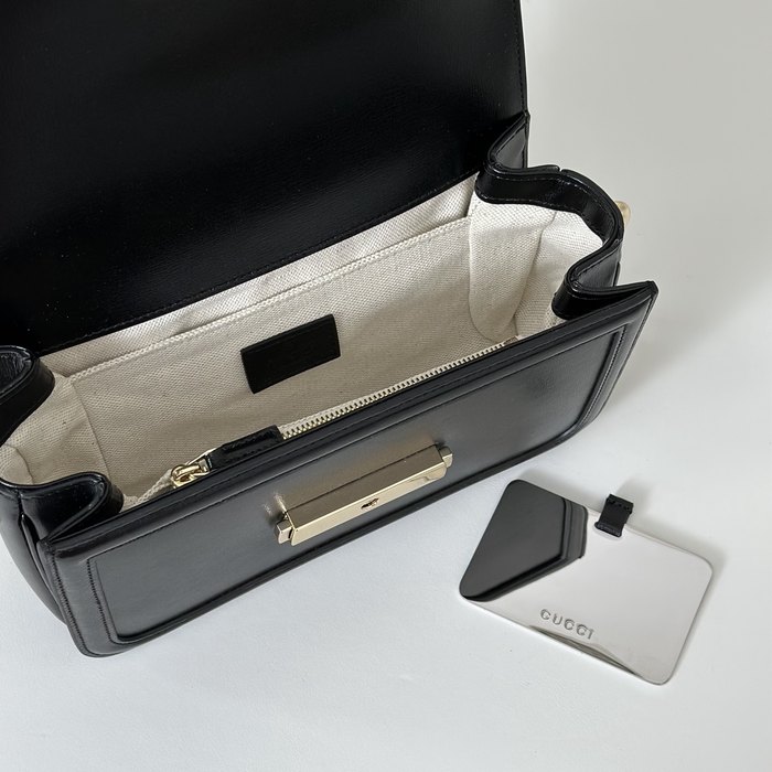 Gucci BagTypeTote compact design with flap Black 01A