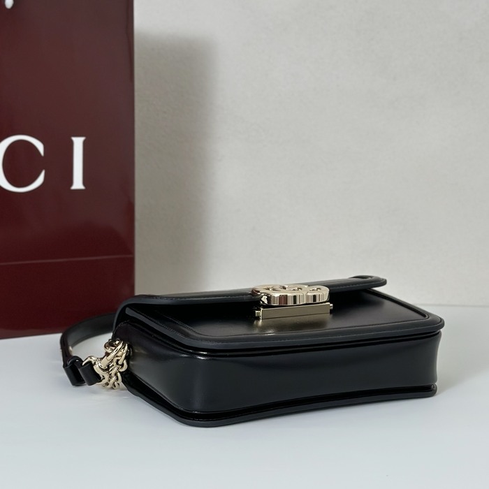 Gucci BagTypeTote compact design with flap Black 01A