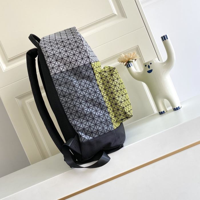 Issey Miyake Backpack with geometric patterns Green 01A