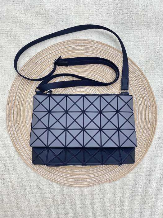 Issey Miyake BagTypeTote geometric design compact size Blue 01A