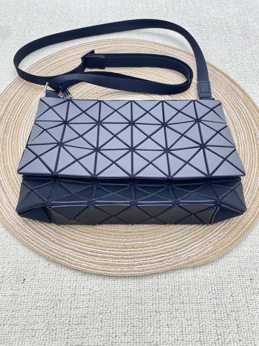 Issey Miyake BagTypeTote geometric design compact size Blue 01A