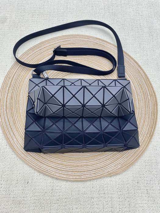 Issey Miyake BagTypeTote geometric design compact size Blue 01A