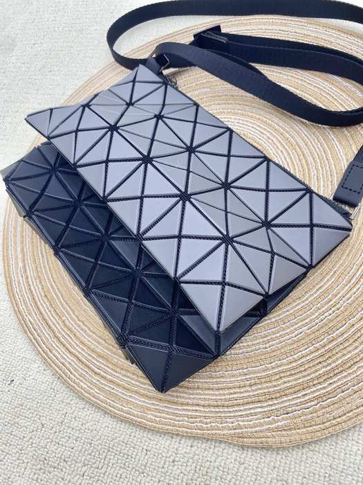 Issey Miyake BagTypeTote geometric design compact size Blue 01A