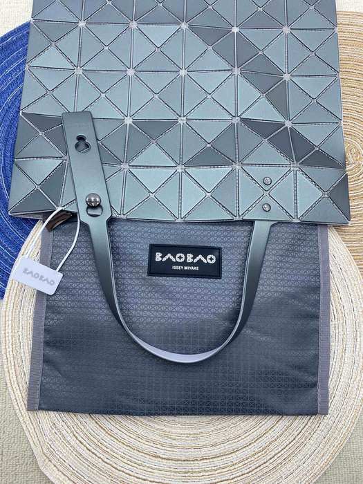 Issey Miyake BagTypeTote geometric design lightweight White 01A