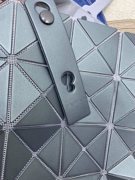 Issey Miyake BagTypeTote geometric design lightweight White 01A