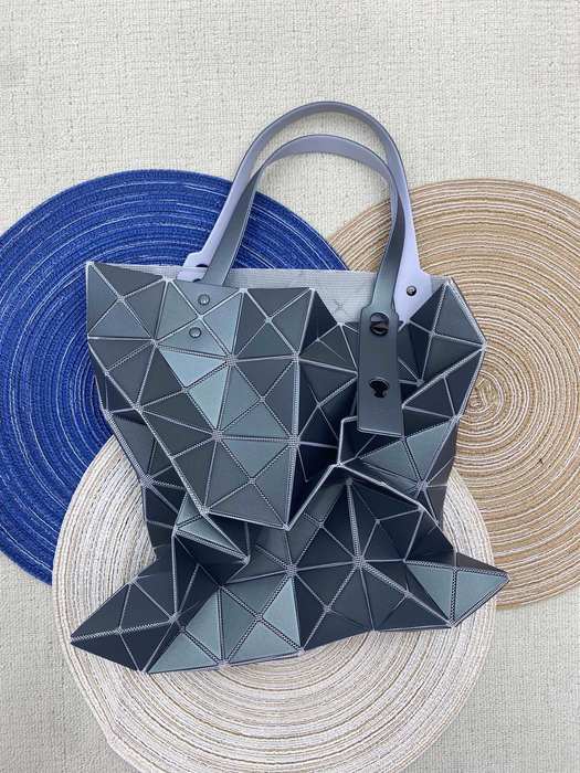 Issey Miyake BagTypeTote geometric design lightweight White 01A