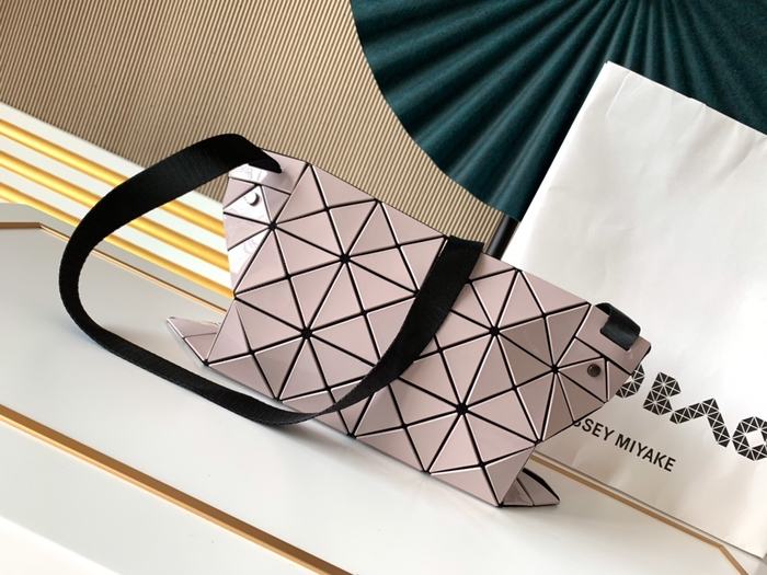 Issey Miyake BagTypeTote geometric design plastic tote Grey 01A