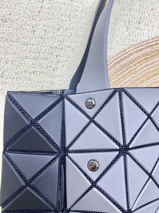 Issey Miyake BagTypeTote geometric design soft material Beige 01A