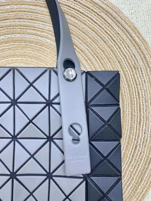 Issey Miyake BagTypeTote geometric design soft material Beige 01A